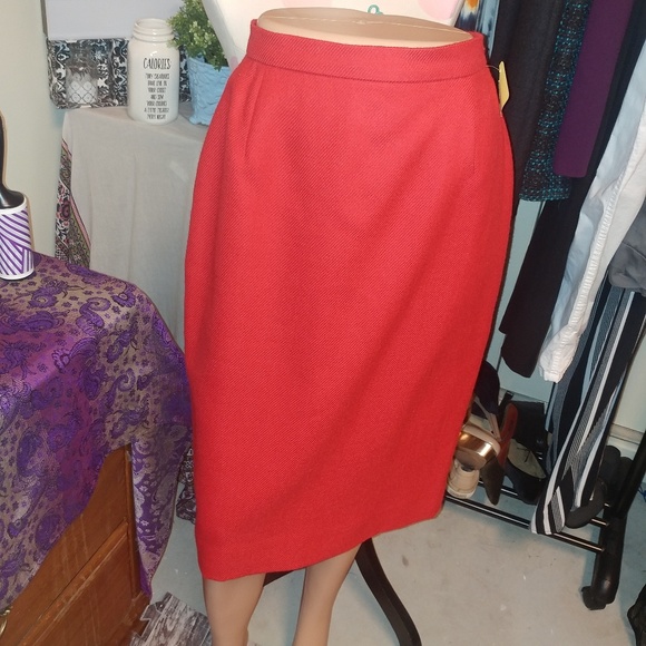 VINTAGECarlisleRed Wool Pencil Zip Back Classy Classic Iconic